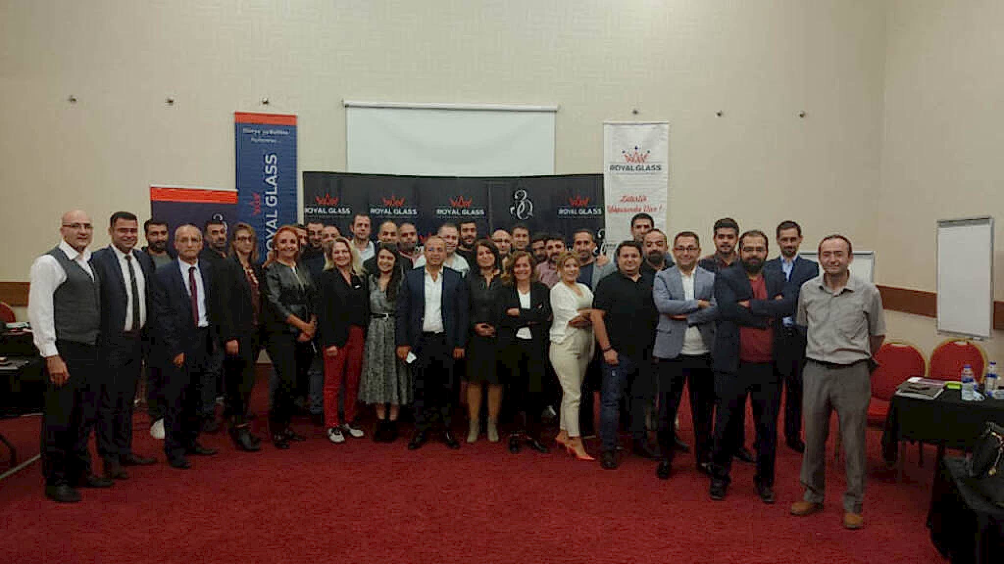 Royal Glass; Değişen Dünyanın, Sürekli Gelişen Lideri